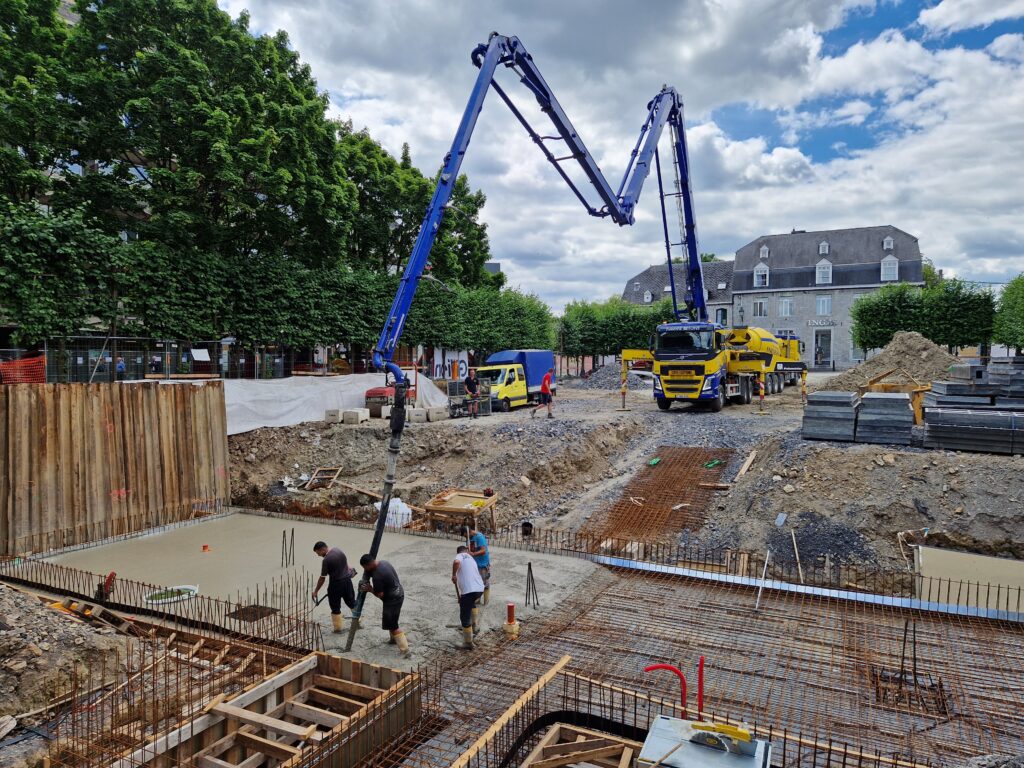 Coulage du béton avant congés du bâtiment