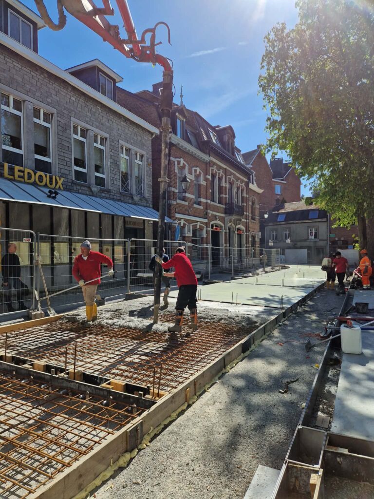 Bétonnage de la voirie, côté bijouterie Ledoux